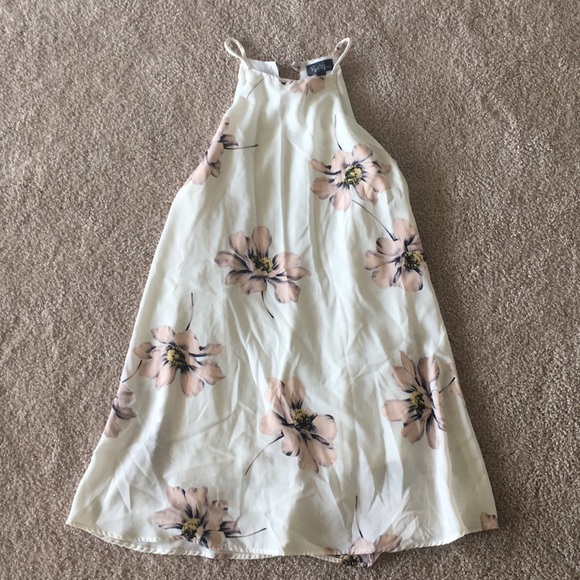Dresses & Skirts - 💃🏼5 items for $15- White and floral shift dress